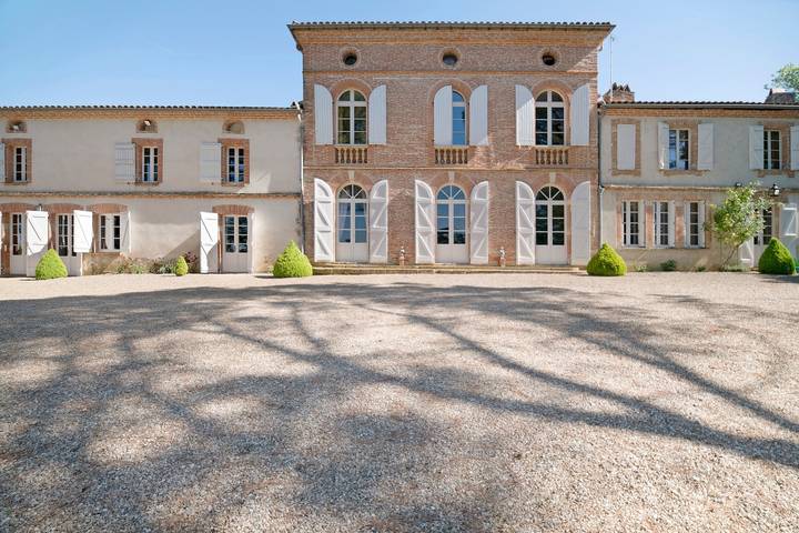 Chambre d’hôtes « Cousin Paul » avec piscine partagée, Wi-Fi et climatisation in Verfeil, Toulouse et ses environs