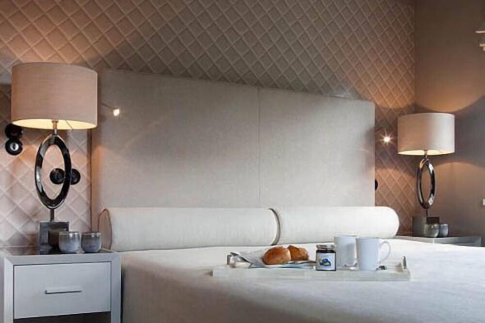 Perfekt ausgestattete Haushälfte unter Reet mit viel Stil und Eleganz in Archsum in Sylt-Ost, Sylt (Gemeinde)