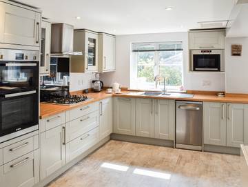 Log Cabin for 4 People in Gorleston, Great Yarmouth, Photo 4