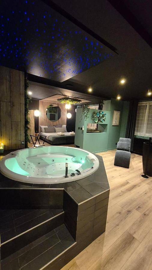 Appartement entier, Toi et moi gite Love room avec Hammam, Sauna, Balnéothérapie ensemble privatisés in Le Coudray, Région de Chartres
