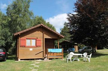 Chalet pour 2 personnes, avec terrasse et piscine, animaux acceptés en Corrèze