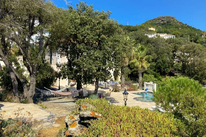 Location de vacances pour 8 personnes, avec piscine et terrasse à Brando - 3