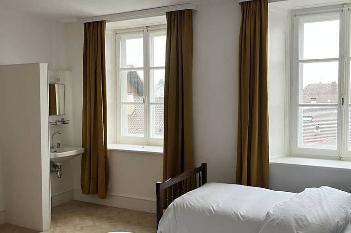 Gîte pour 10 personnes, avec jardin dans Damprichard - 4