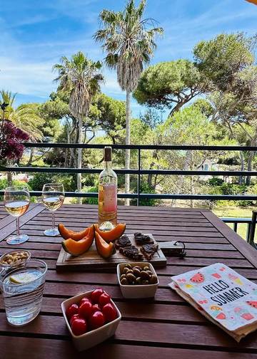 Gîte pour 5 personnes, avec vue ainsi que jardin et piscine dans Plage La Badine