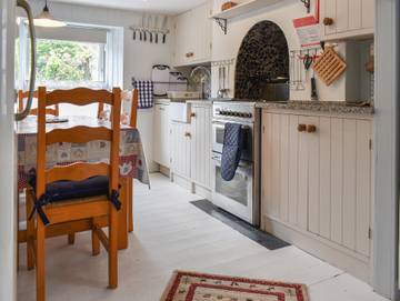 Log Cabin for 6 People in Gorran Haven, South West England, Photo 2