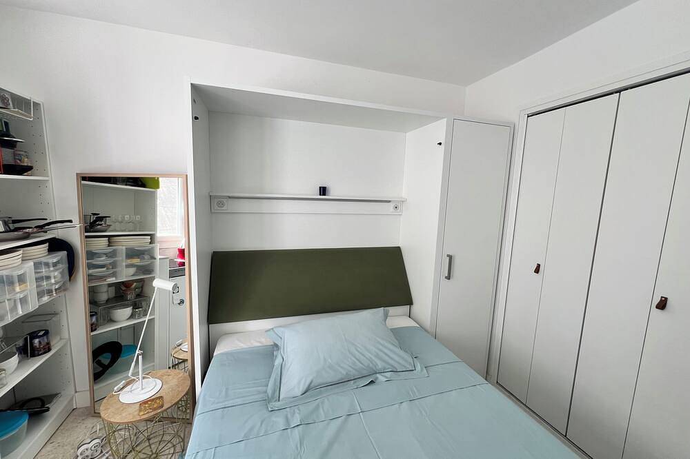 Appartamento intero, In the heights of Cassis, quiet studio with private parking and swimming pool. in Cassis, Parco nazionale delle Calanques
