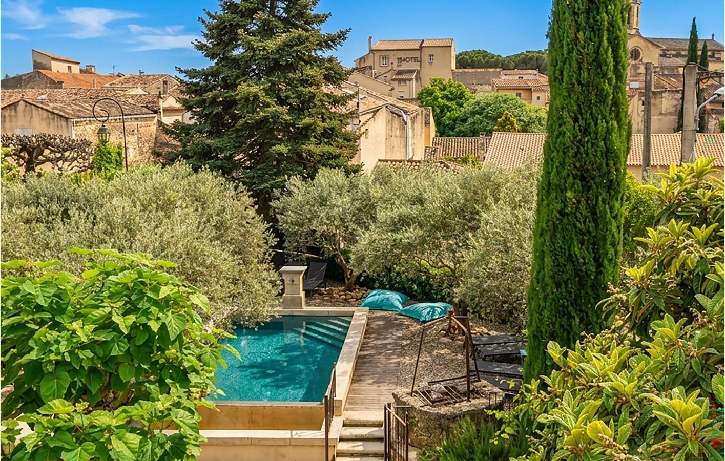 Charmant appartement de 2 chambres avec piscine et jardin, à deux pas des restaurants et de la rivière in Mazan, Parc naturel régional du Mont-Ventoux