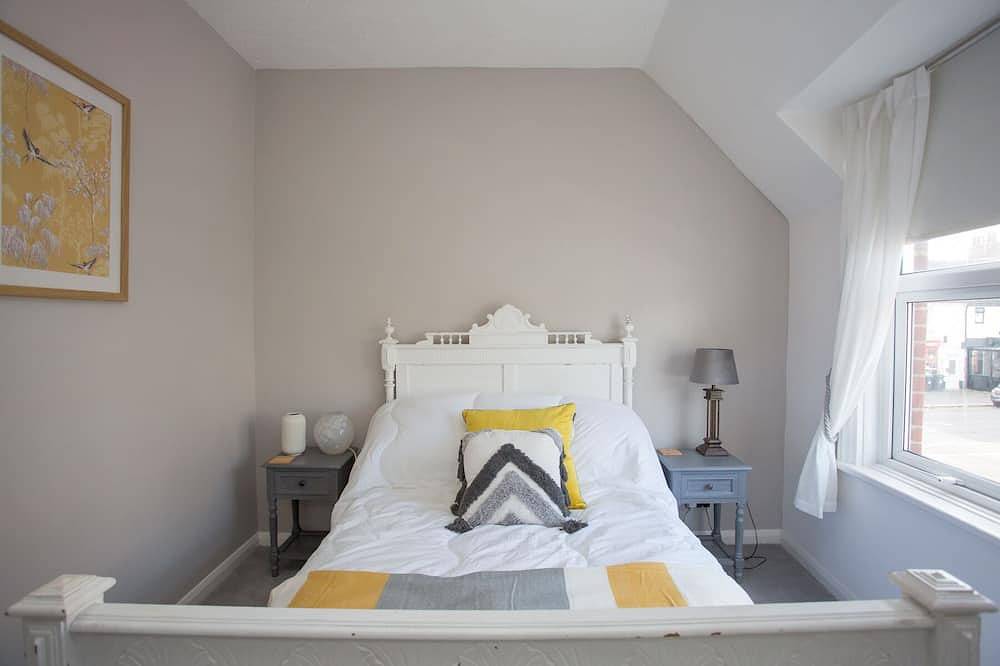 Foresters Cottage sleeps 4 in Worthing, West Sussex
