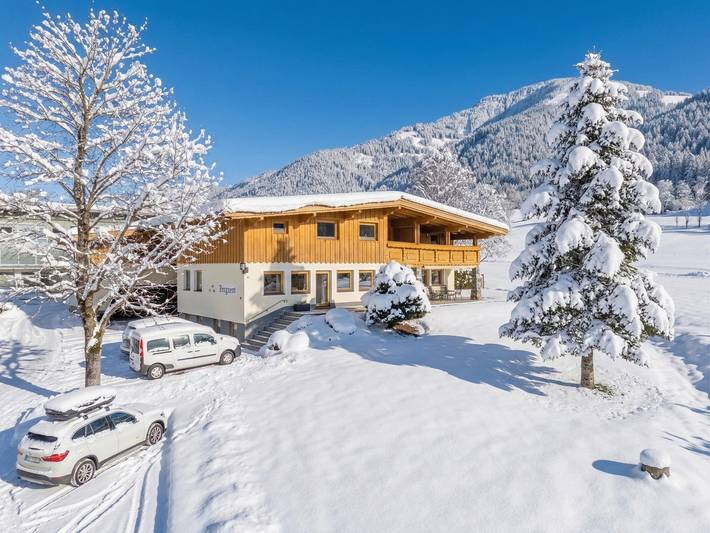 Ferienwohnung für 4 Personen, mit Balkon und Garten in Söll