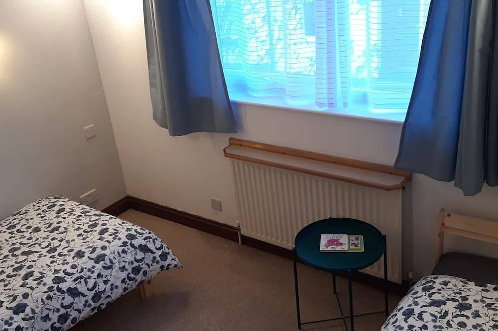 Cozy house, 3 bedrooms with private parking, wifi. in Norwich, Norfolk