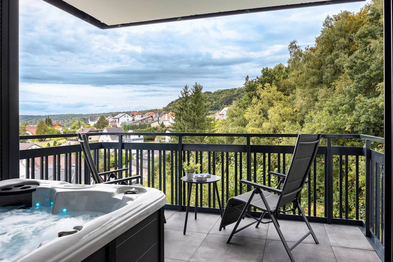 Geheel appartement, Vakantiewoning "Egge Resort 7g" met balkon, whirlpool en sauna in Altenbeken, Teutoburgerwoud