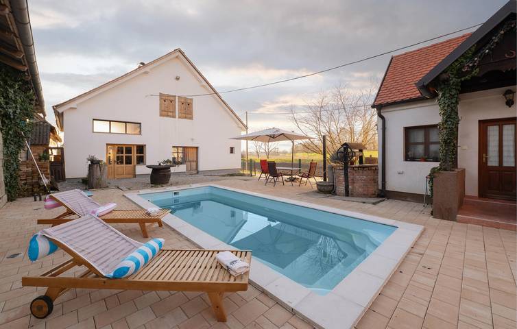 Reizende Ferienwohnung mit Pool in der Nähe der Save – WLAN, Terrasse und Parkplatz in Sisak-Moslavina