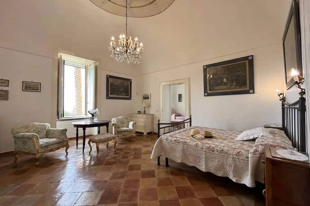 Halbinsel Sorrent - Der weiße Schmetterling in Marciano, Neapel Provinz