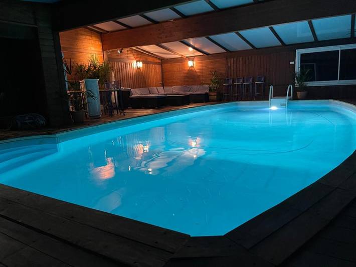 Location de vacances pour 12 personnes, avec Balcon et Terrasse ainsi que Jardin et Piscine à Montjoie-en-Couserans