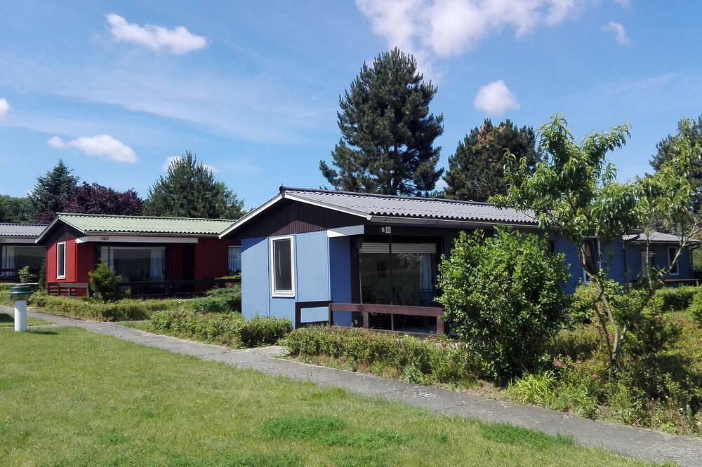 Ferienhäuser im Feriendorf Großer Labussee inmitten der Mecklenburger Seenplatte in Wesenberg, Mecklenburg-Strelitz