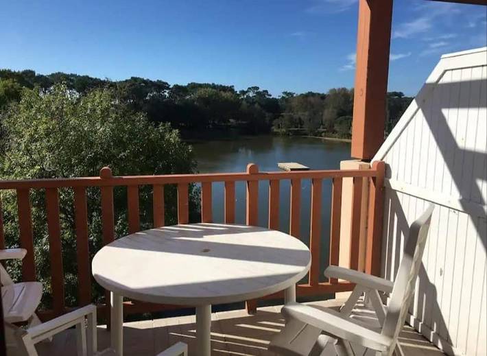 Appartement de vacances pour 6 personnes, avec piscine ainsi que vue et balcon