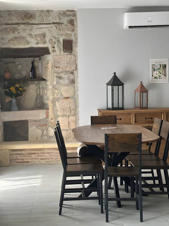 Holiday Home 'Gite de Gurson' with Private Garden and Air Conditioning in Carsac-de-Gurson, Périgord Pourpre