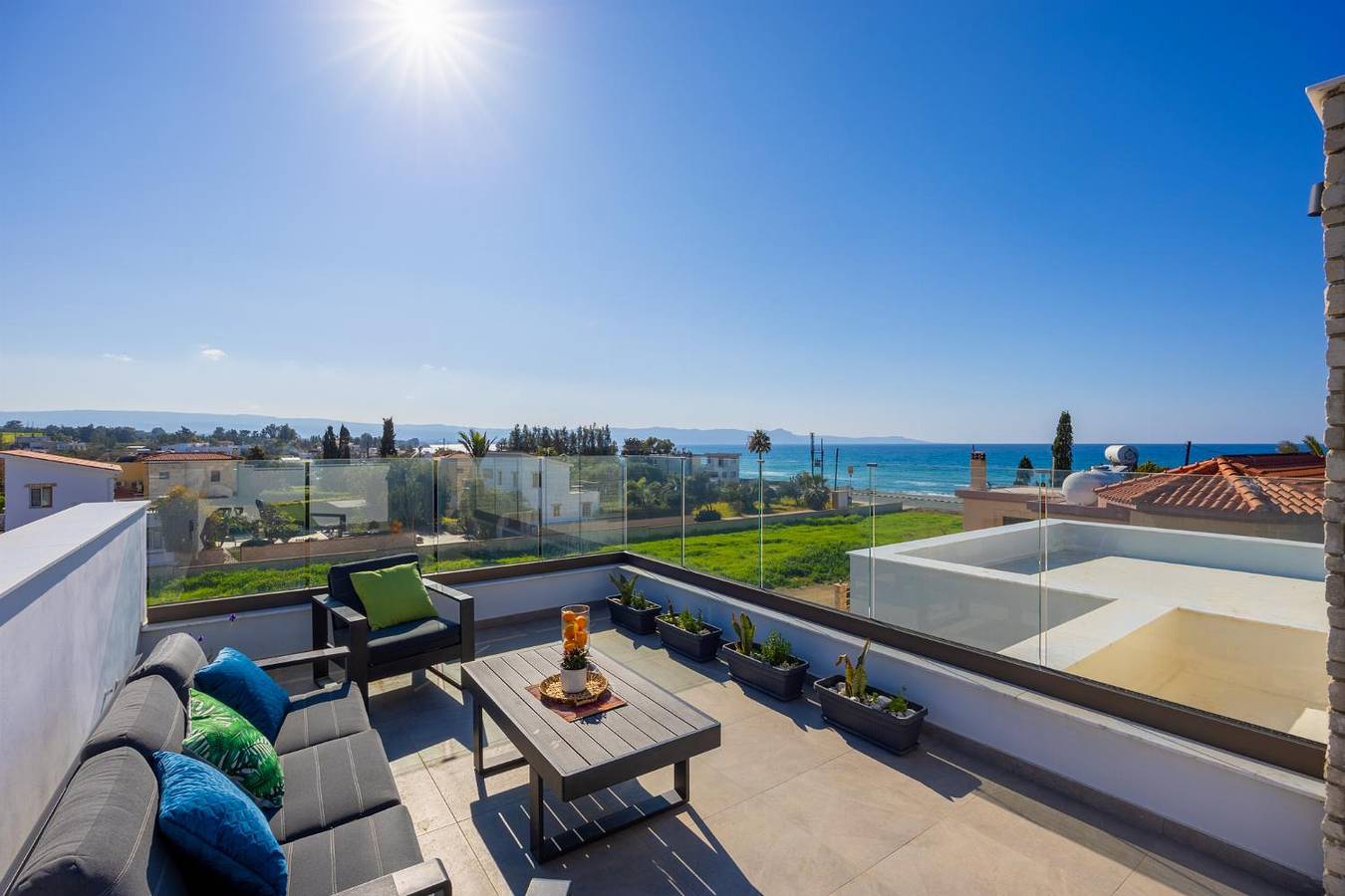 Villa Garden Sunrise and Ocean Sunset in Αργάκα, Südzypern