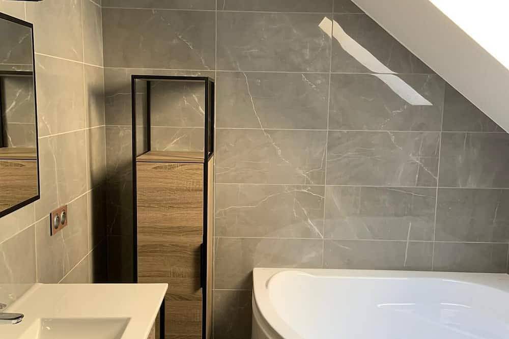Charming townhouse with home cinema and whirlpool bath in Chaudes-Aigues, Saint-Flour region