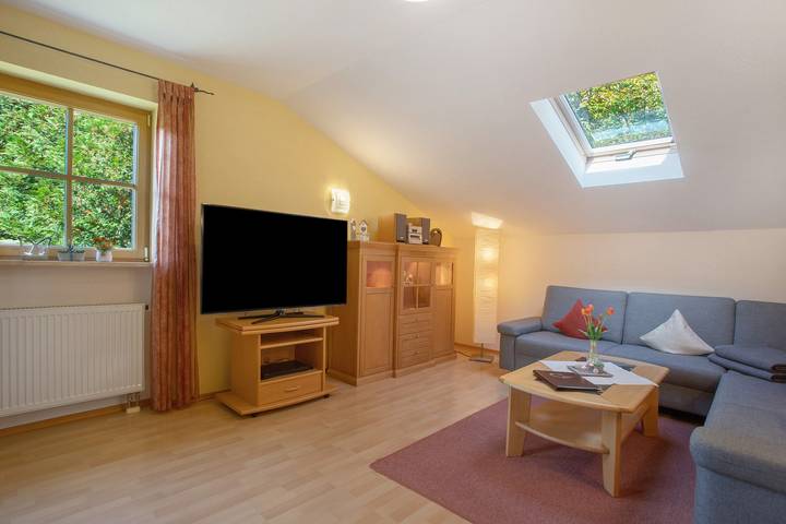 Ganze Wohnung, Ferienwohnung Alpenrose" mit Bergblick, Balkon und Wlan in Bad Reichenhall, Berchtesgadener Alpen