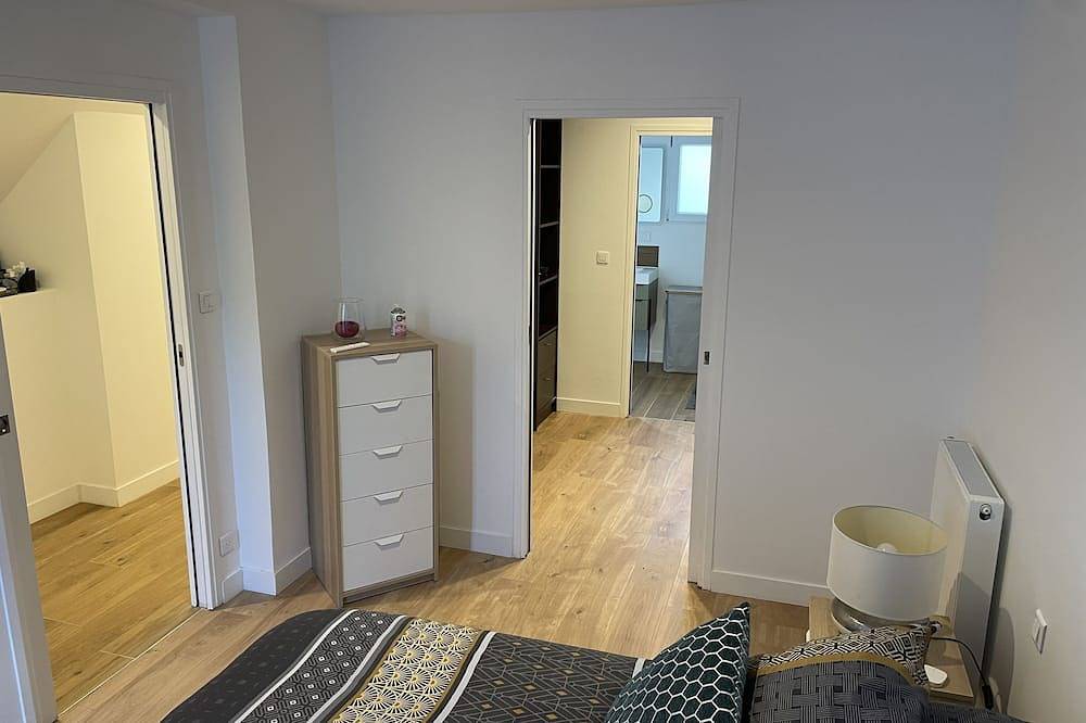 Suite parentale avec douche et toilettes privées in Genas, Lyon et ses environs