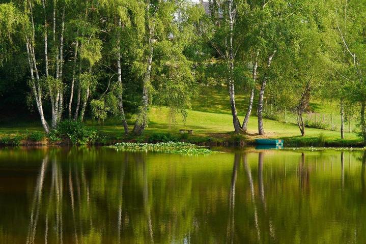 Chambre d’hôte pour 2 personnes, avec vue sur le lac et jardin ainsi que vue et piscine en Corrèze - 2