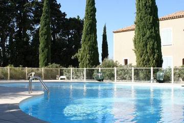 Gîte pour 4 personnes, avec terrasse ainsi que piscine et jardin à Sainte-Cécile-les-Vignes