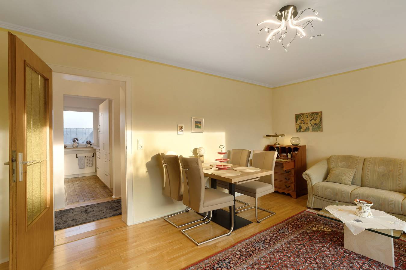 Apartamento entero, Apartamento vacacional 'Auszeit' con terraza privada, jardín comunitario y Wi-Fi in Arnsberg, Hochsauerlandkreis