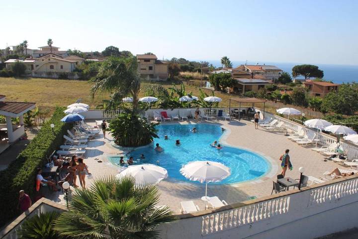B&b per 4 persone, con Balcone e Terrazza nonché Giardino e Piscina in Capo Vaticano
