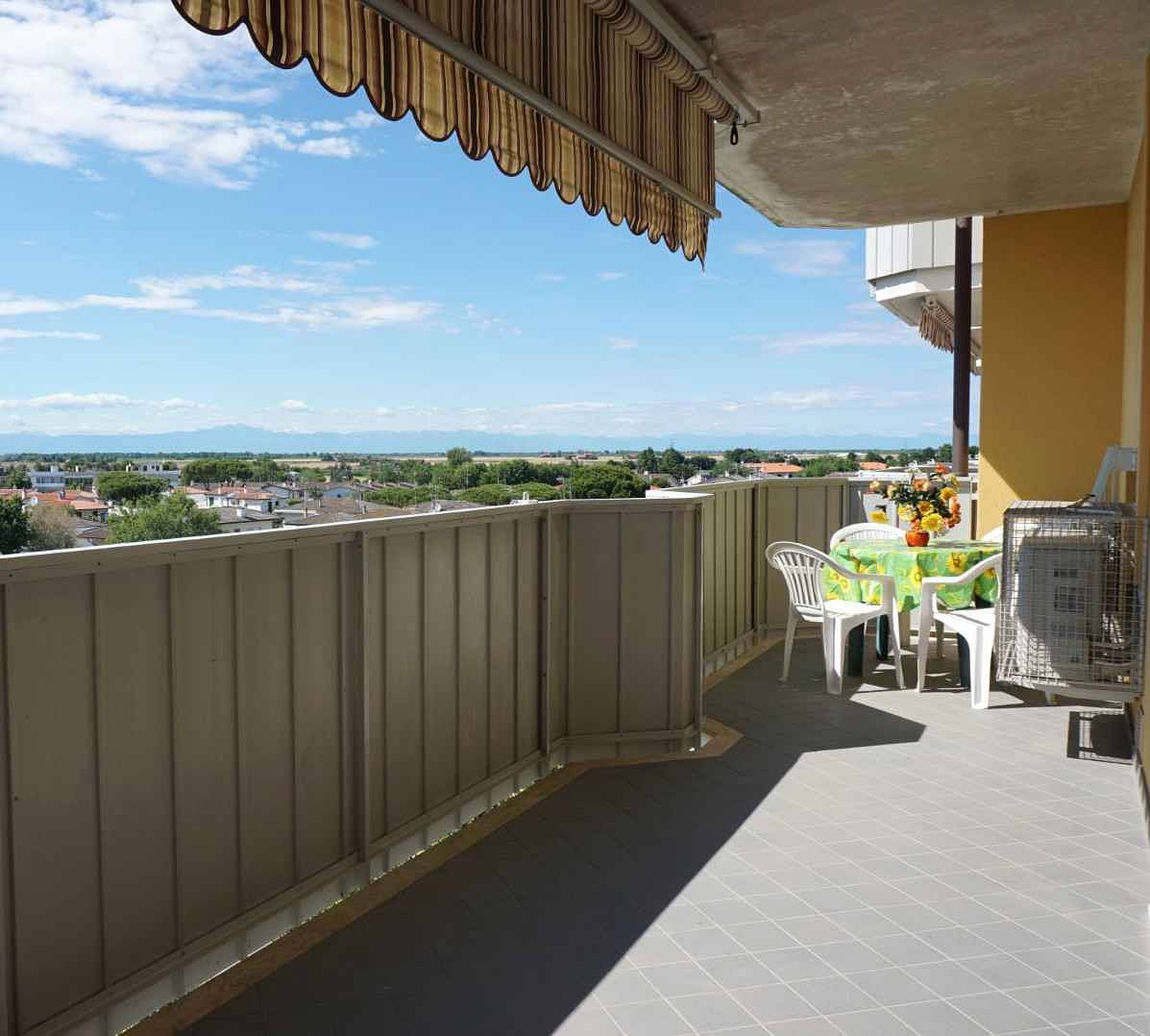 Hel ferieleilighet, Holiday apartment with balcony in Porto Santa Margherita, Caorle