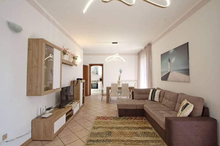 Appartamento per 5 persone, con Balcone e Terrazza nonché Giardino a Marina di Massa