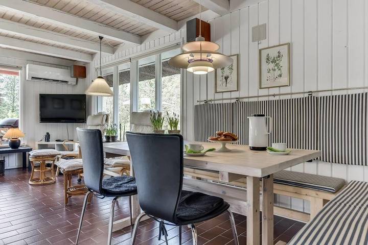Rotes Ferienhaus mit Reetdach in Houstrup – Urlaub mit Komfort, Ruhe und Natur in Nørre Nebel, Varde