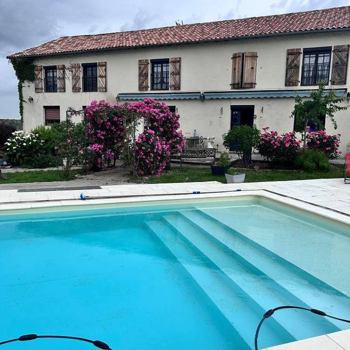 Gîte pour 3 personnes, avec jardin ainsi que vue et piscine à Aire-sur-l'Adour - 2
