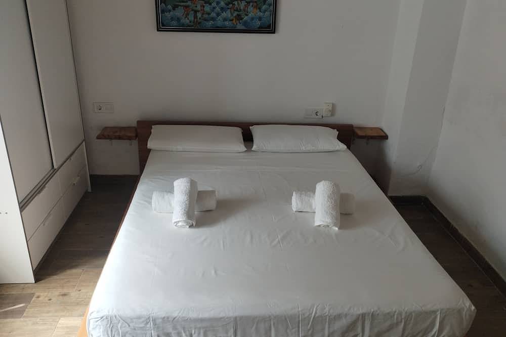 Contemporary Comforts in a 125-Year-Old Heritage House Surrounded by Nature in Arenas del Rey, Provincia de Granada