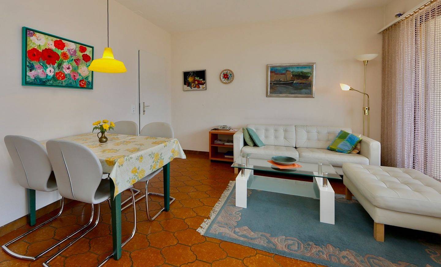 Ganze Wohnung, Eck-Wohnung im 2. Stock für 1-4 Personen. in Orselina, Tessiner Alpen