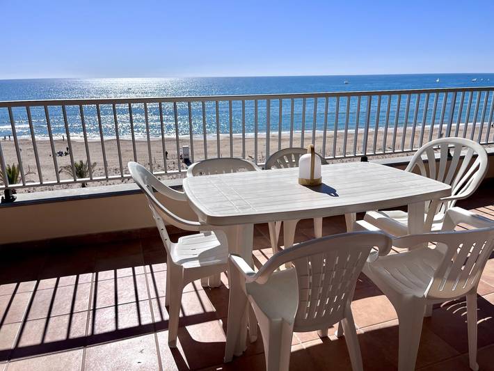 Ganze Ferienwohnung, Großzügige Ferienwohnung direkt am Meer mit traumhaftem Ausblick in Platja de l'Estany - el Mas Mel (Calafell), Calafell