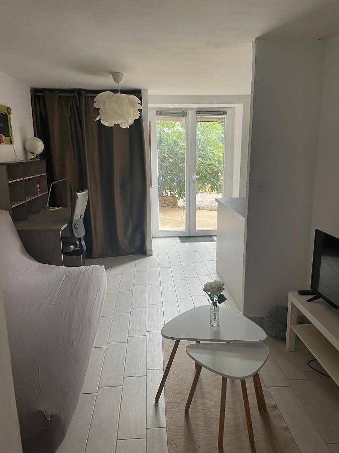 Gîte pour 2 personnes, avec terrasse à Saint-Germain-Nuelles - 3