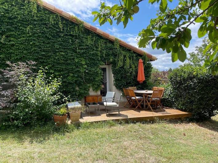 Gîte pour 6 personnes, avec jardin ainsi que vue et piscine, adapté aux familles dans Saint-Martial (Charente)