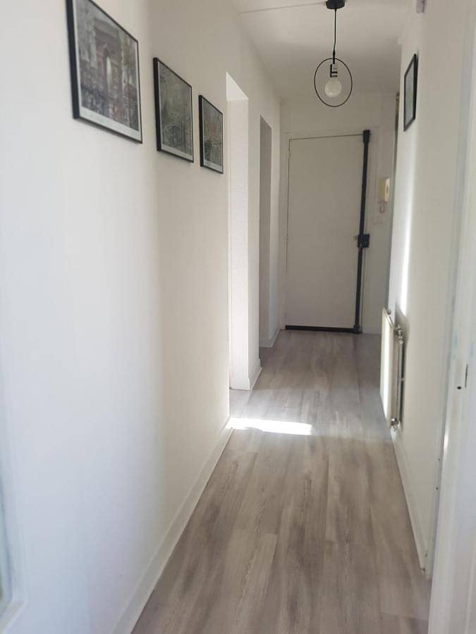 Appartement entier, Three-Bedroom Apartment in Tarbes, Hautes-Pyrénées