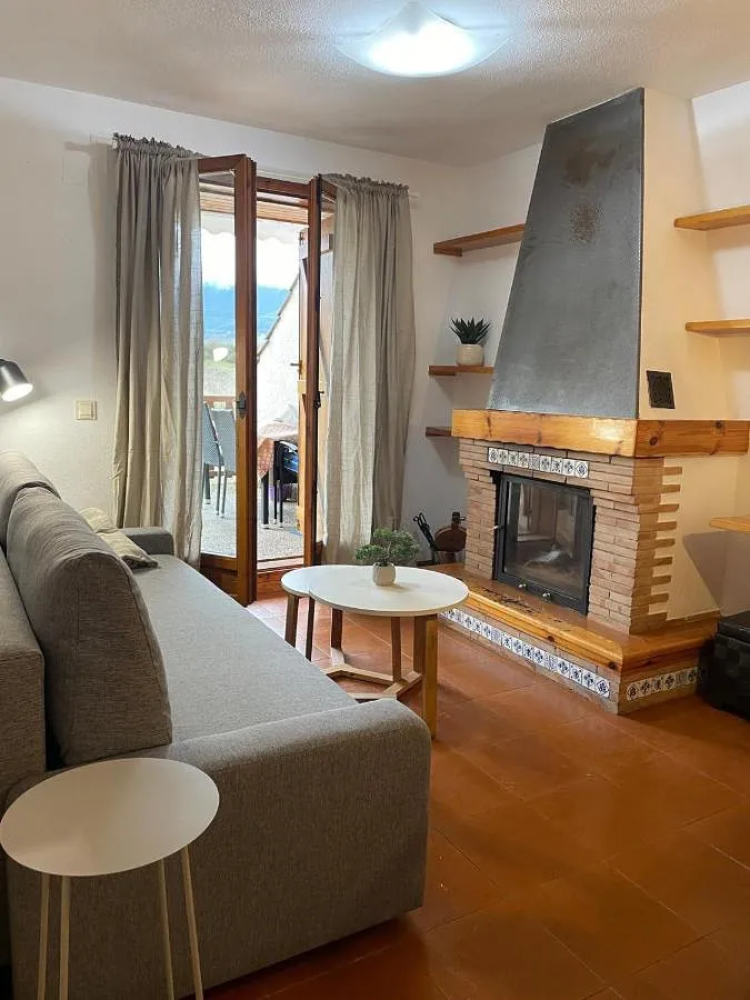 Apartamento de vacaciones para 5 personas, con vistas además de piscina y balcón - 1