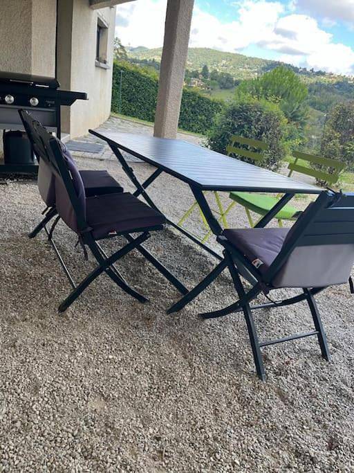 Gîte pour 4 personnes, avec terrasse ainsi que jardin et vue à Limonest - 2