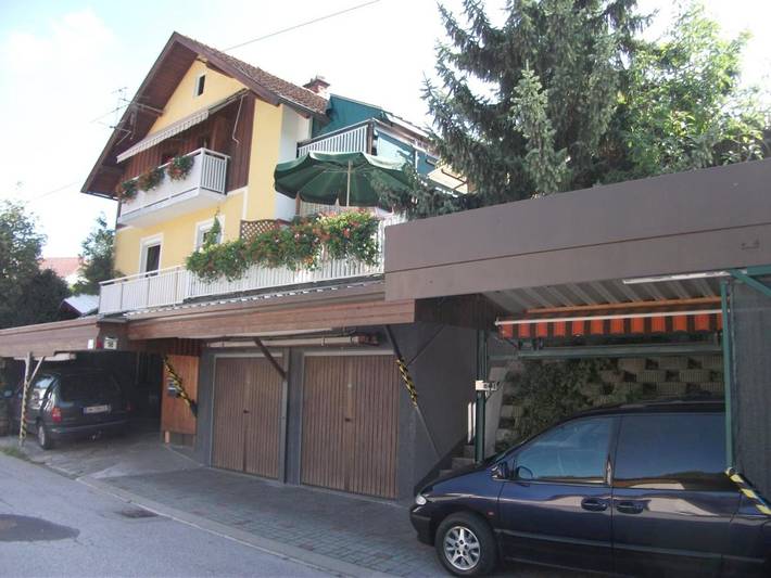 Ferienwohnung für 3 Personen, mit Terrasse und Garten sowie Sauna in Gmunden
