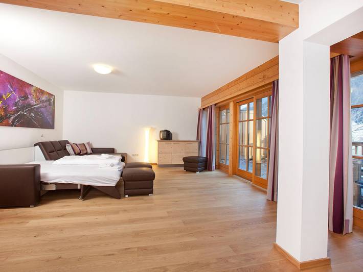 Hütte für 6 Personen, mit Sauna und Pool sowie Balkon, kinderfreundlich in Wald im Pinzgau