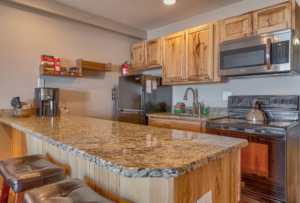 Ganze Wohnung, Ground Floor Beachfront Suite - Sleeps 4 - Pool and Sauna in Lincoln City, Devils Lake (OR)