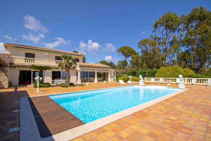 Villa pour 10 personnes, avec piscine et jardin, adapté aux familles à Saint-Raphaël - 2