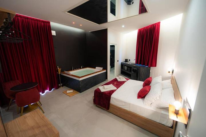 Albergo a gestione familiare per 2 persone, con idromassaggio e balcone - 1