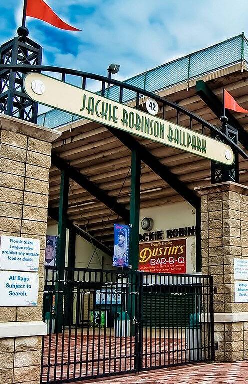 Ganze Wohnung, Beachfront Studio on Daytona Beach w/ Oceanfront Pool & Free Parking in Daytona Beach, Florida