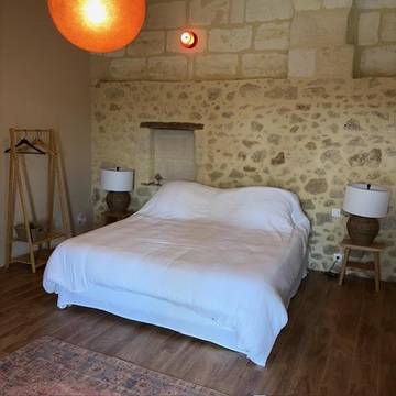Chambre d’hôte pour 2 personnes, avec terrasse et piscine ainsi que jardin et vue à Vérac