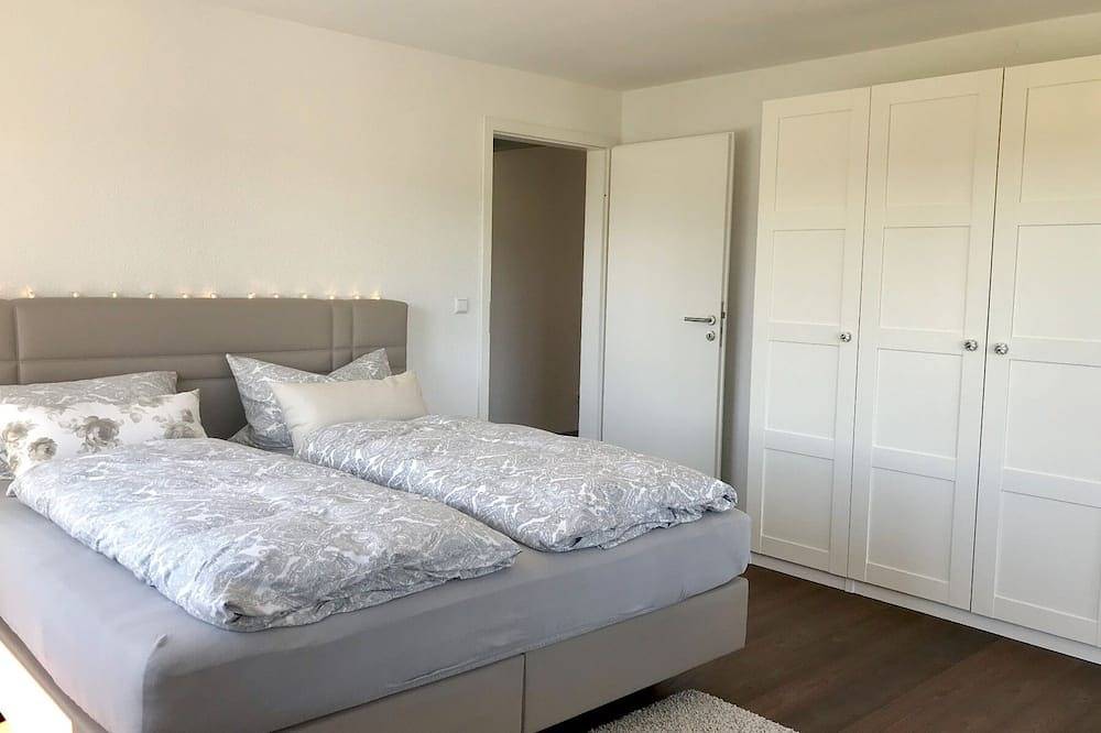 Ganze Wohnung, Ferienwohnung Schottenhof Walser 1 - Alleinlage im Grünen mit Panoramablick in Achberg, Region Bodensee-Oberschwaben