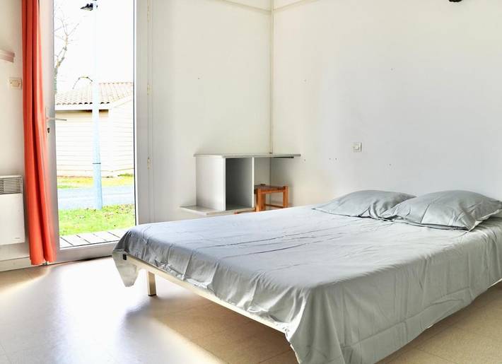 Gîte pour 6 personnes, avec terrasse ainsi que jardin et piscine à Rivières - 2